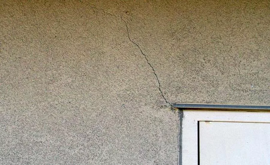 Examples of horizontal cracking due to thermal movement. Photo courtesy of Pierre Busque. 