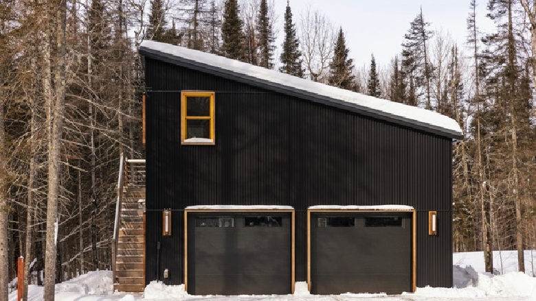 Northern Minnesota Cabin’s New Exterior Combines Dark Graphic Forms ...
