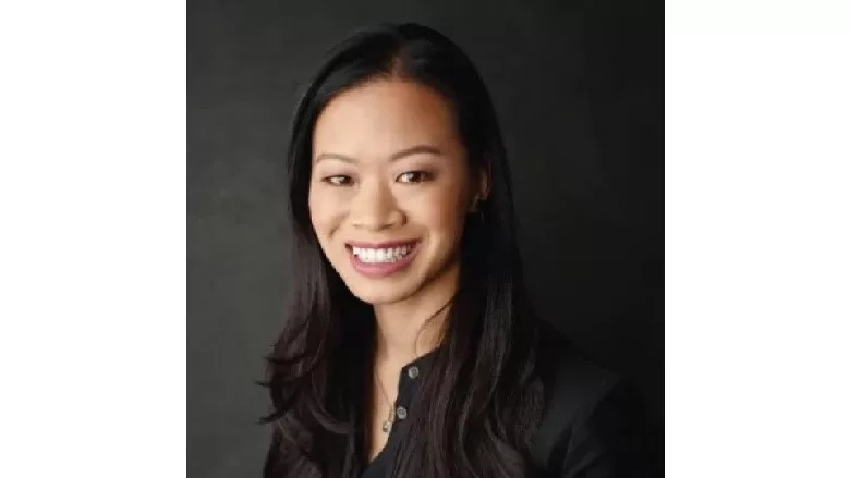 Evelyn Lee Headshot