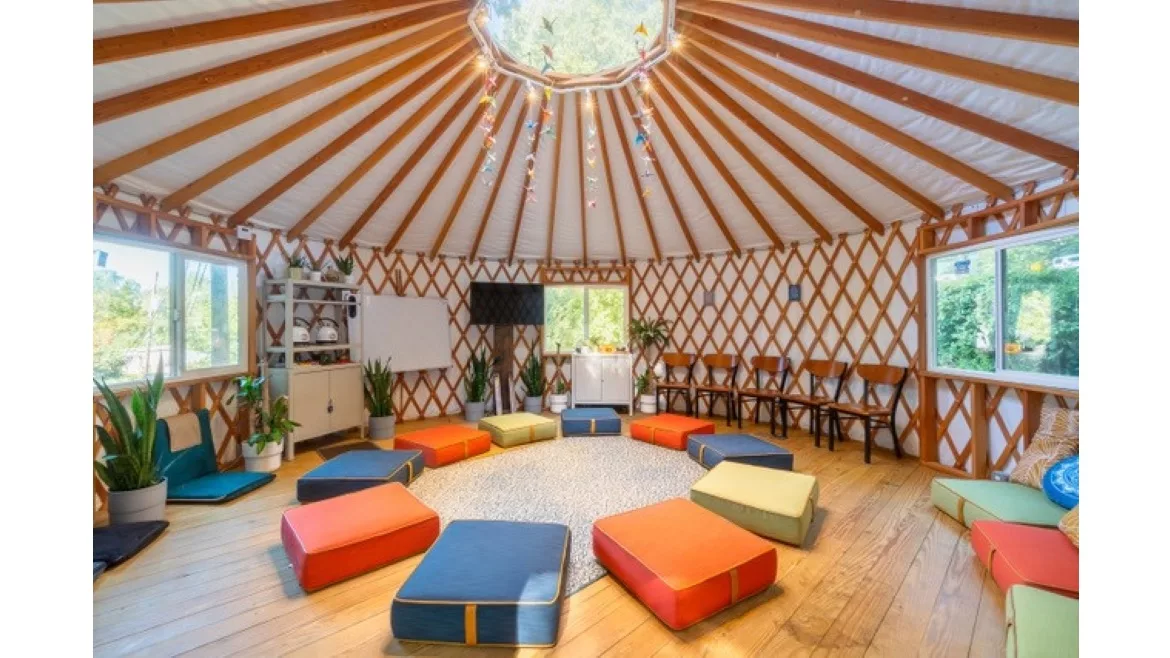 Circle with Pillows