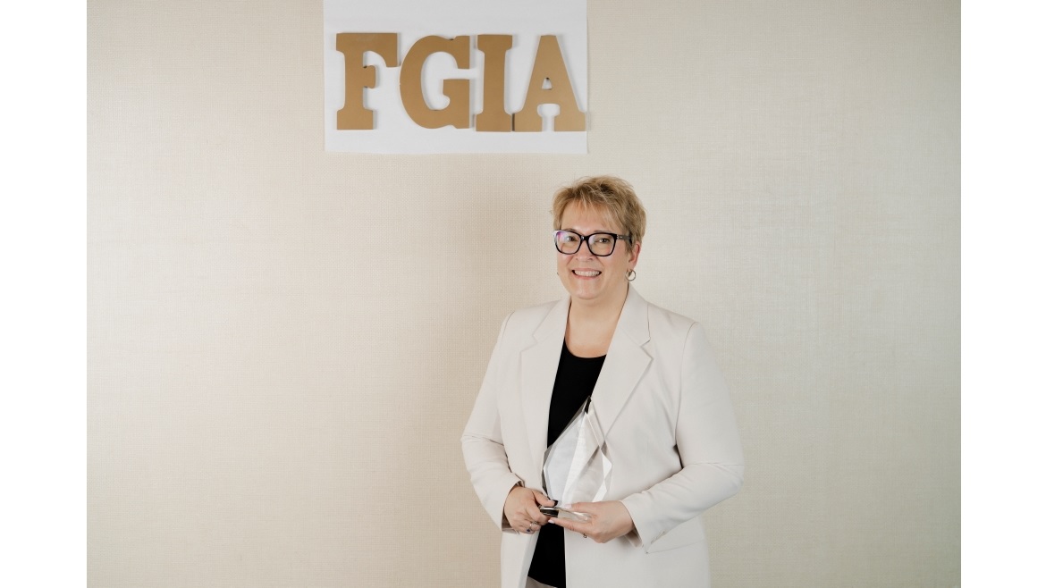 Lisa Bergeron Accepting Residential Products Group Distinguished Service Award