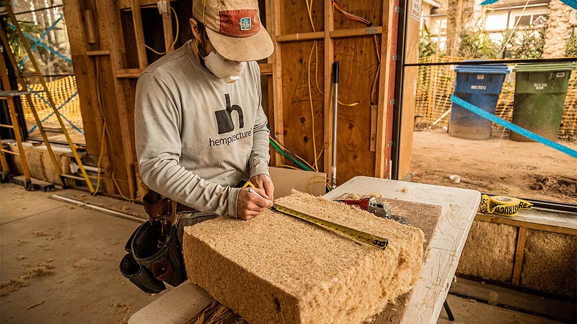 Hempitecture - HempWool-is-easy-and-safe-to-work-with