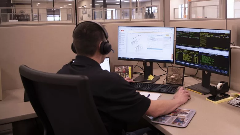 A picture of an IT worker from JLG