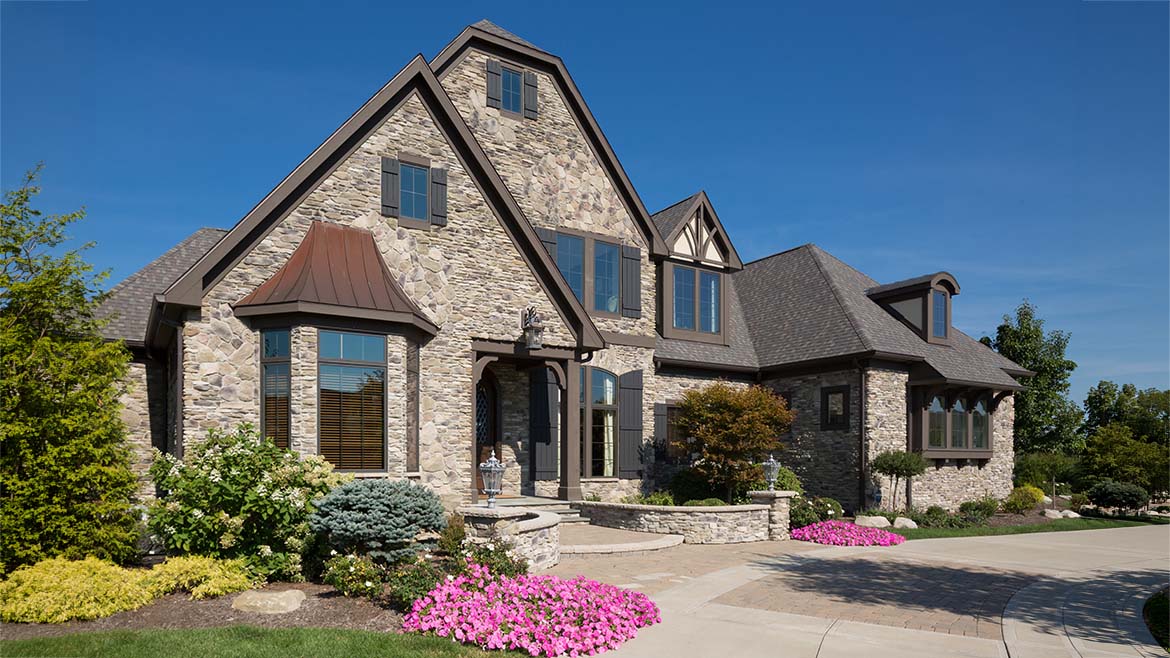 Dutch-Quality-Stone_Blend_Sagewood-Ledgestone--Sienna-Fieldstone