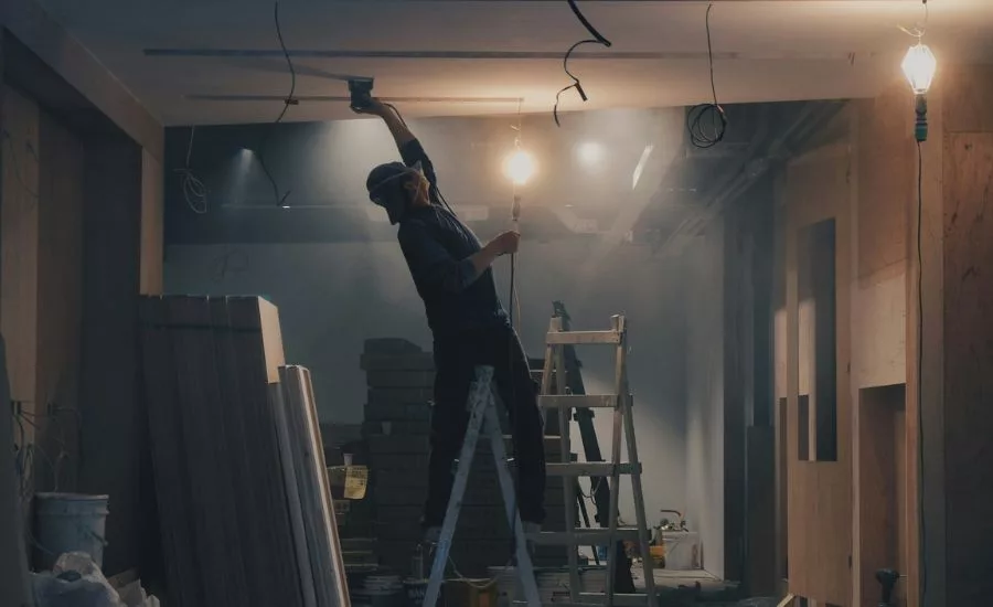 drywall contractor sanding ceiling