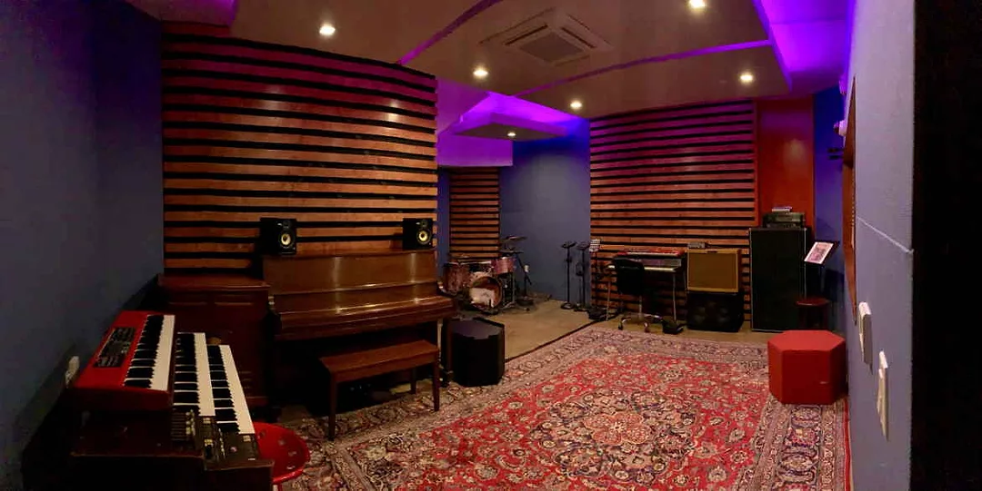 LemonTree Live Room.jpg